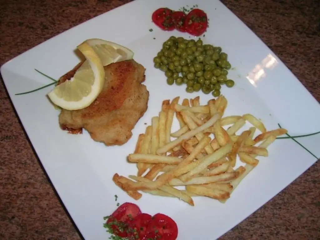 Cordon bleu (очень классический) с горошком и картофелем фри