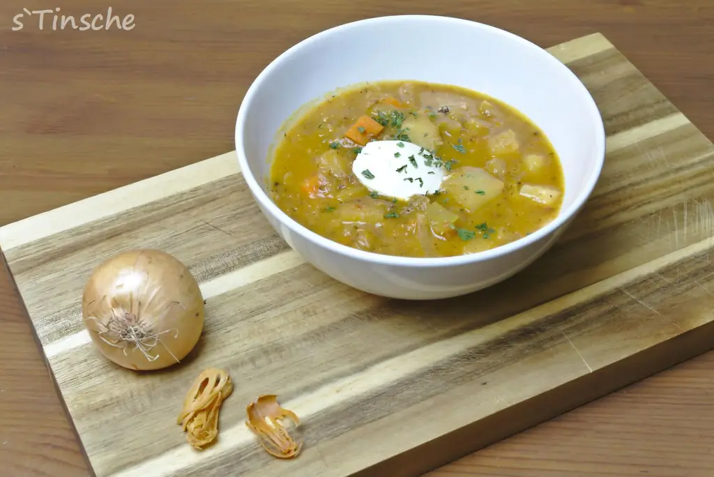 Красочное овощное рагу с беконом