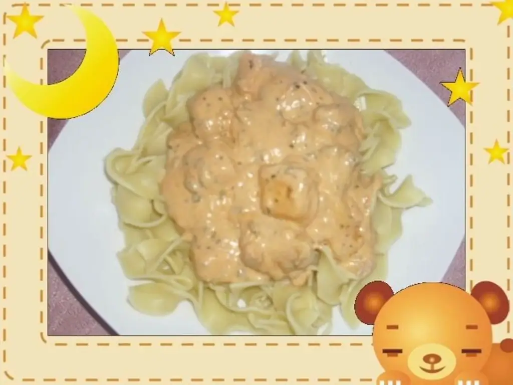 Паста с нарезанным кубиками лососем