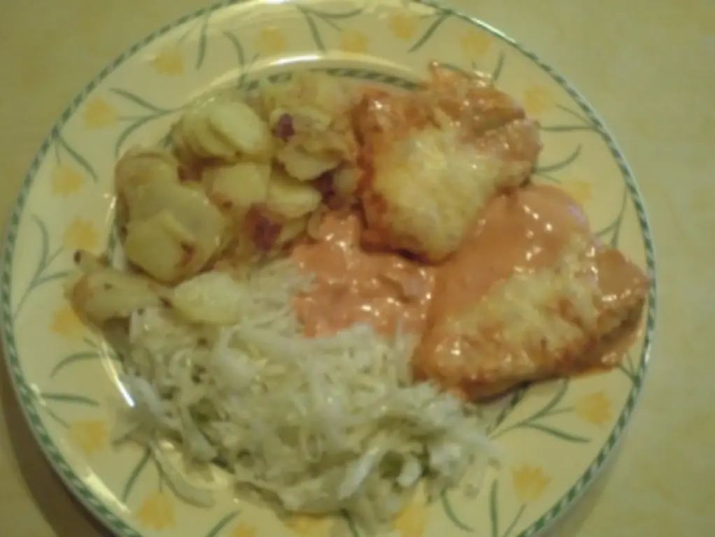 Шницель, запеченный с соусом Метакса и сыром