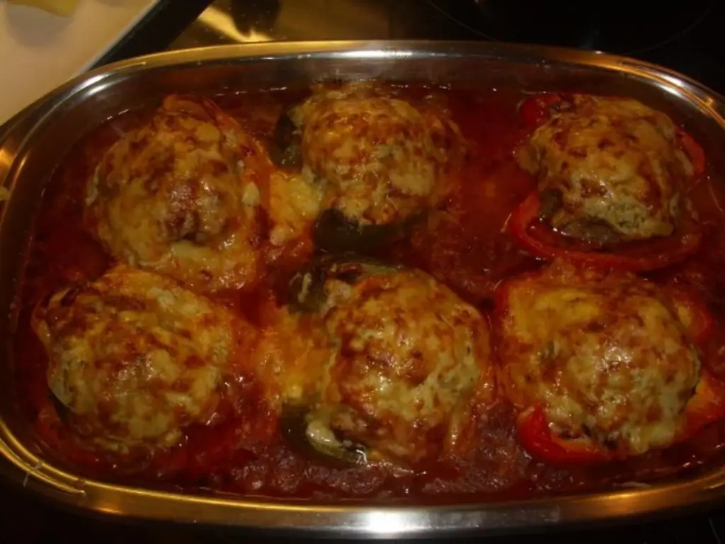 Запеченный перец с фаршем и сыром