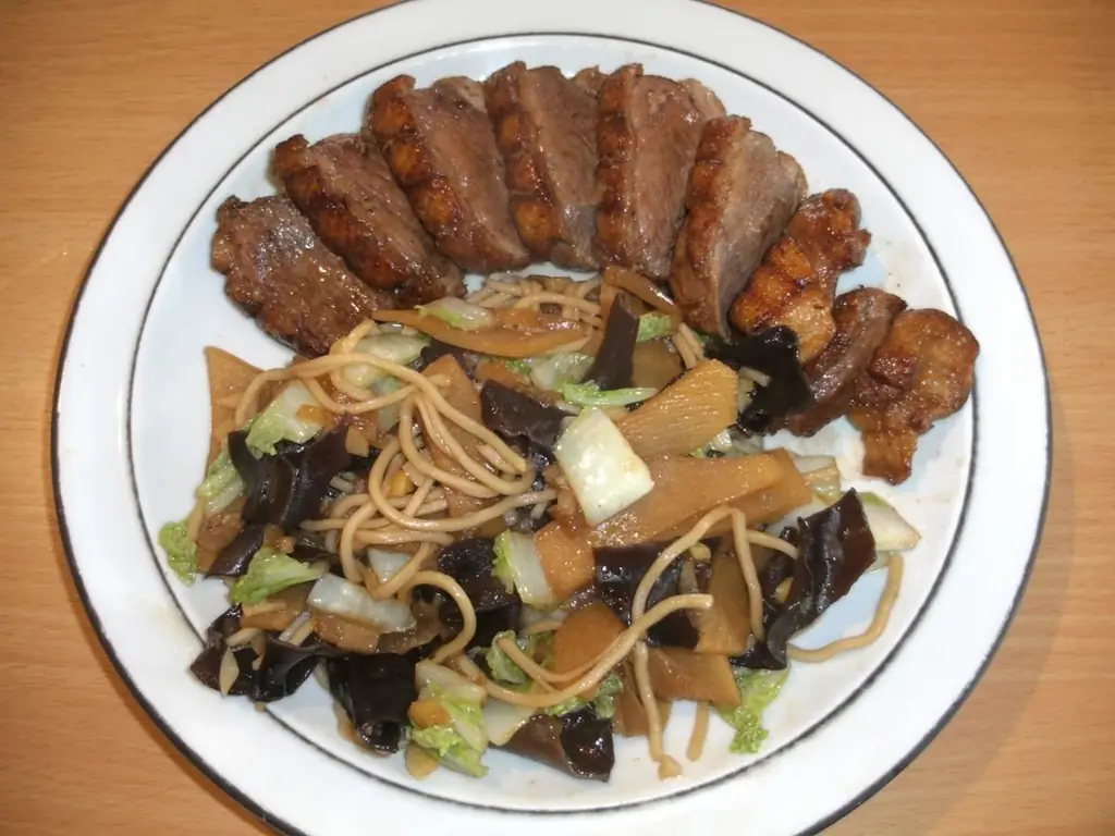 Мясо: утиная грудка с побегами бамбука