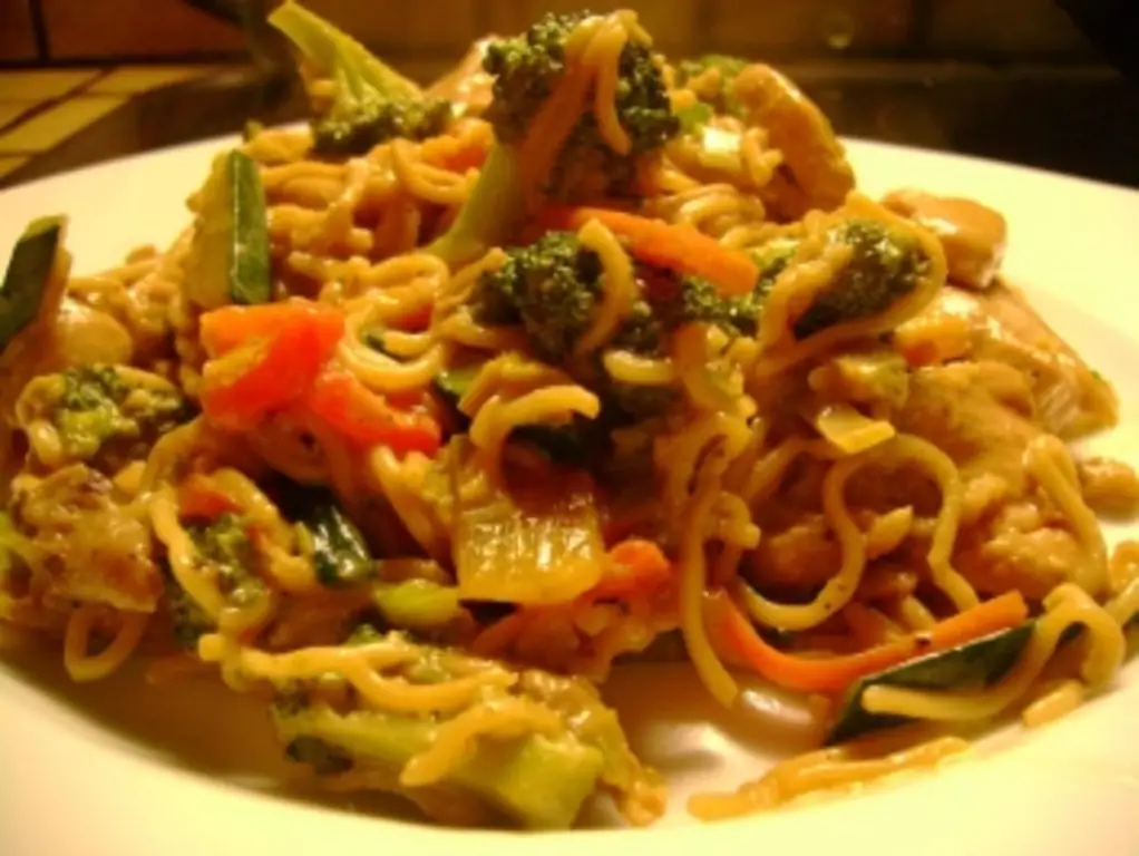 Птица: жареная куриная лапша