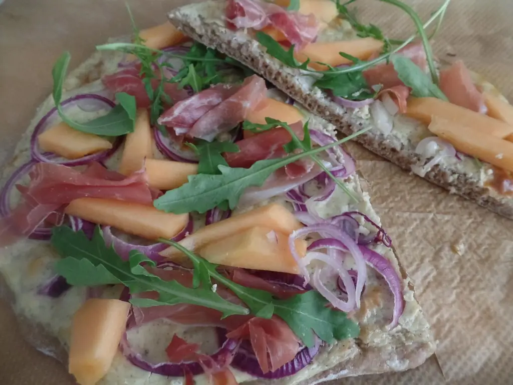 Flammkuchen с дыней