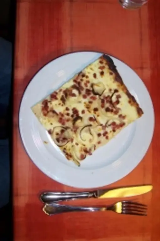 Flammkuchen с мукой и свежими дрожжами