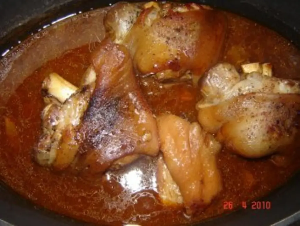 Мясо: Свиная рулька в пивном соусе