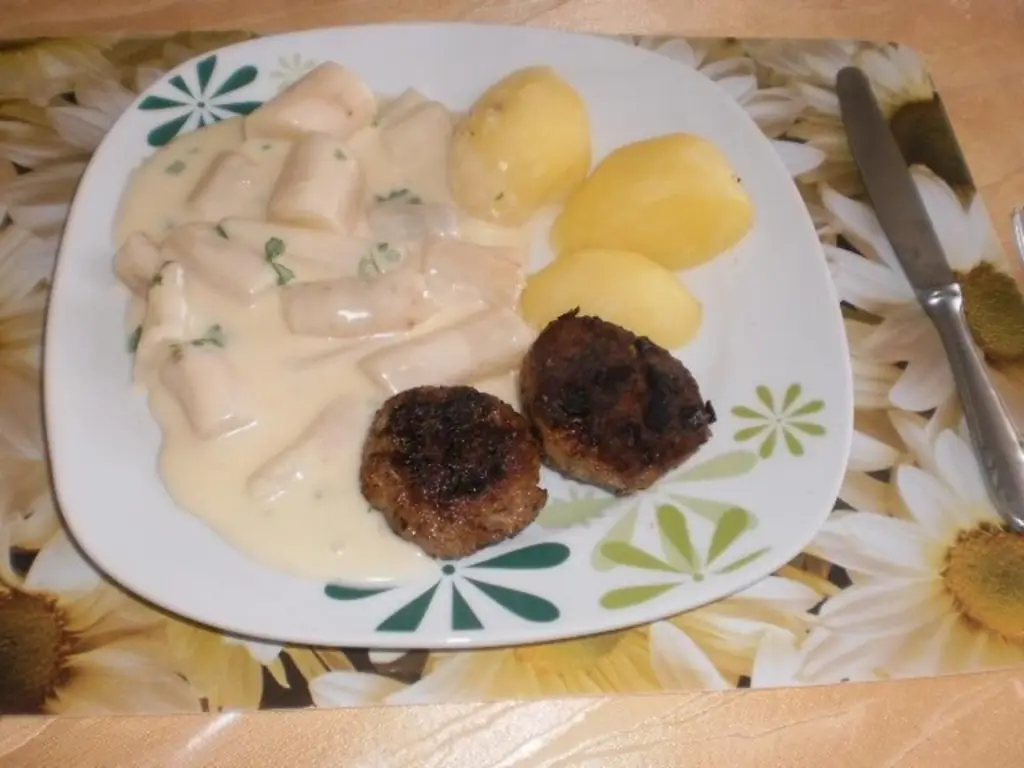 Черный козлобородник в сыре