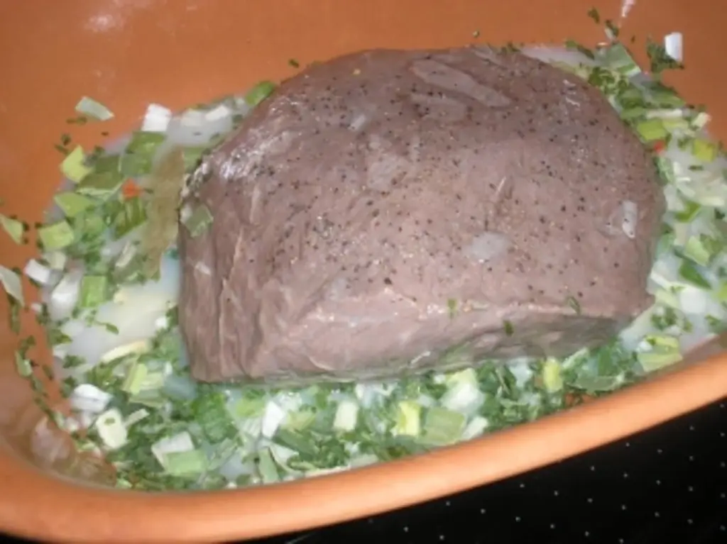 Sauerbraten от Römertopf (готовится сам по себе)
