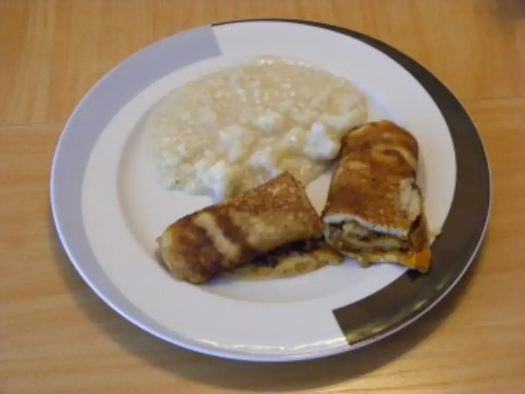 Острые оладьи от бото с соусом из мясного фарша