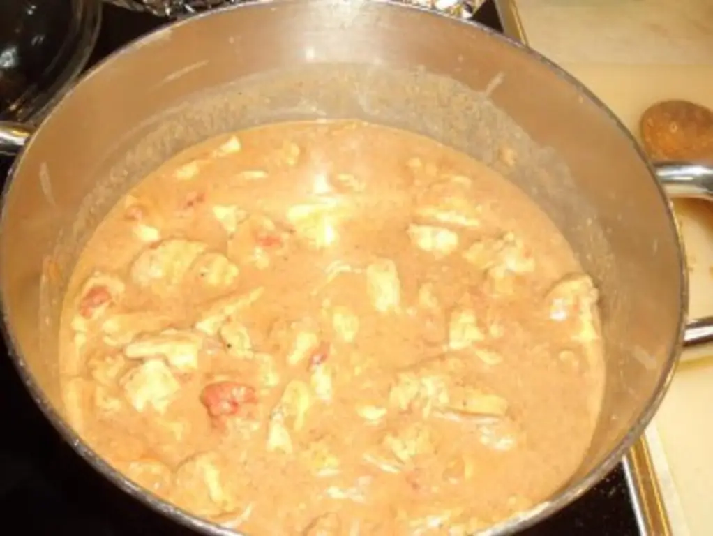 Индийская: Курица в миндальном соусе