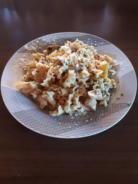 Паста с манго и арахисом