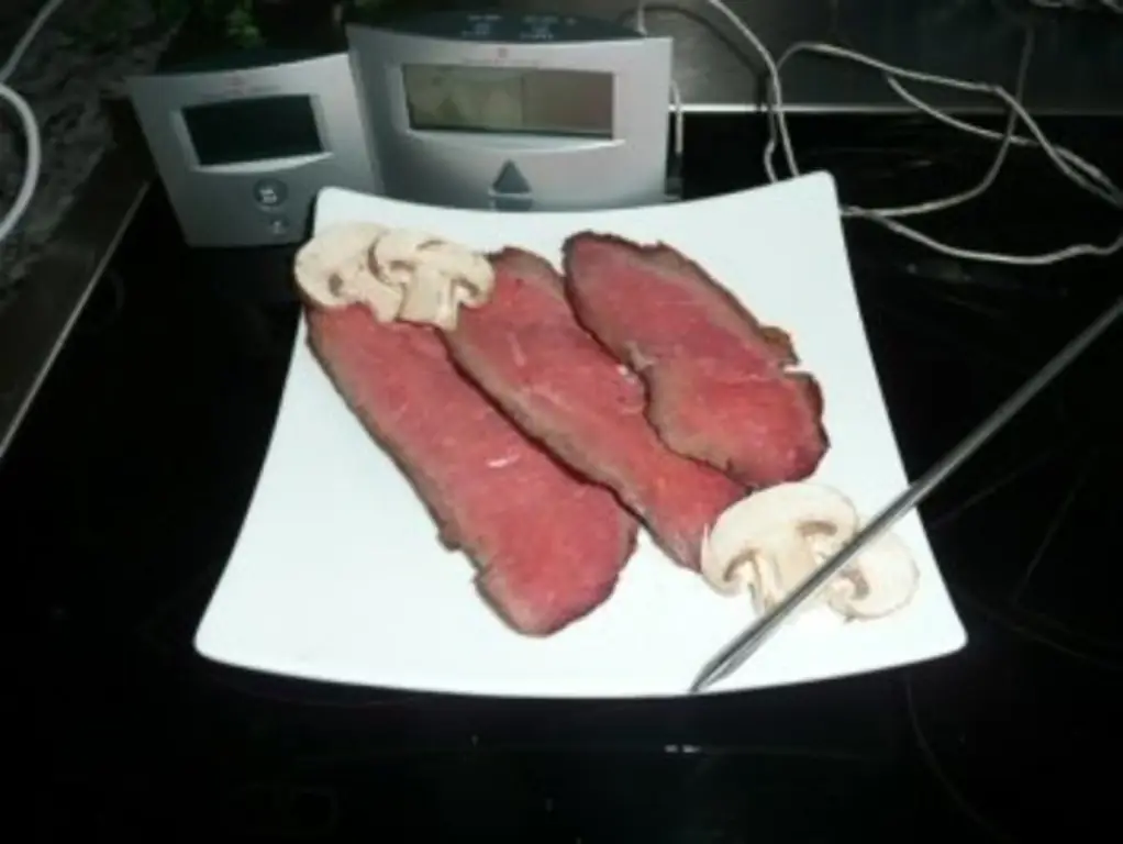 МЯСО Ростбиф, приготовленный при низкой температуре