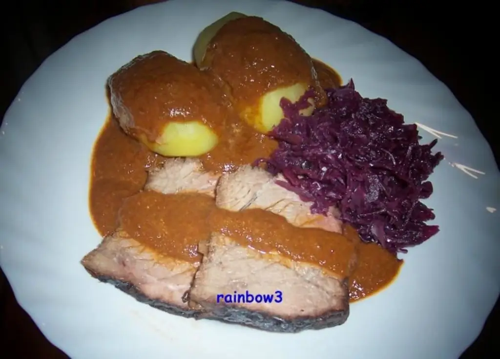 Приготовление: Тушеная говядина с соусом из красного вина