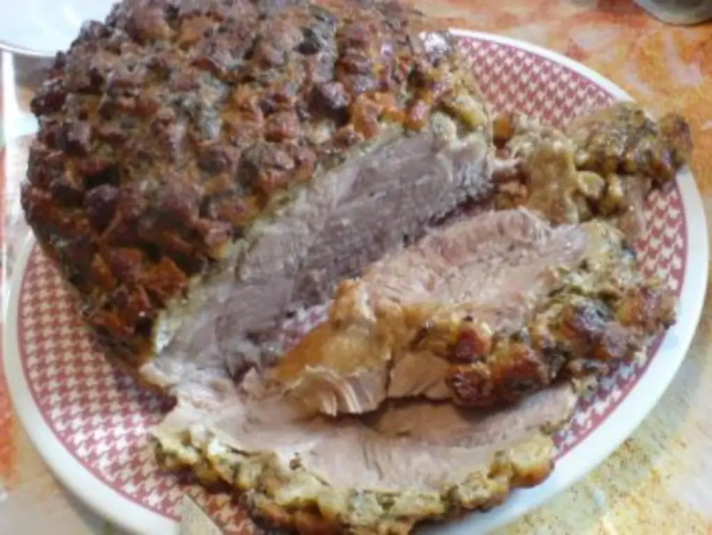Жаркое из свинины с хлебной корочкой