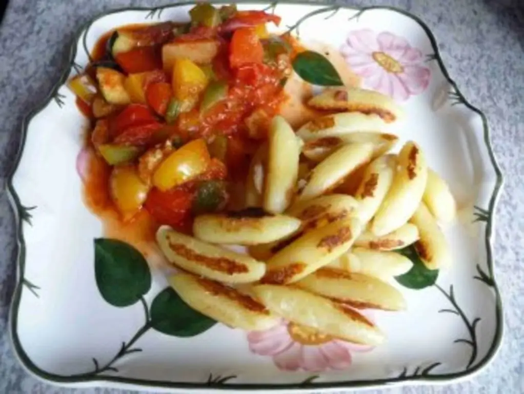 Постная кухня: жареные овощи с картофельной лапшой