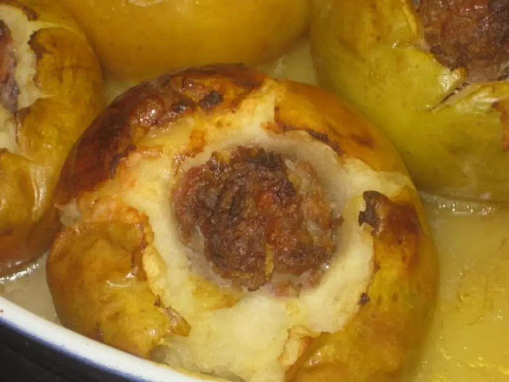Вкусное печеное яблоко