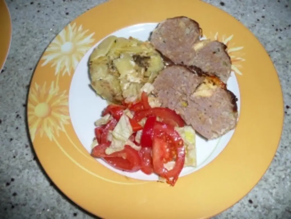 Мясной рулет с картофельным гратеном