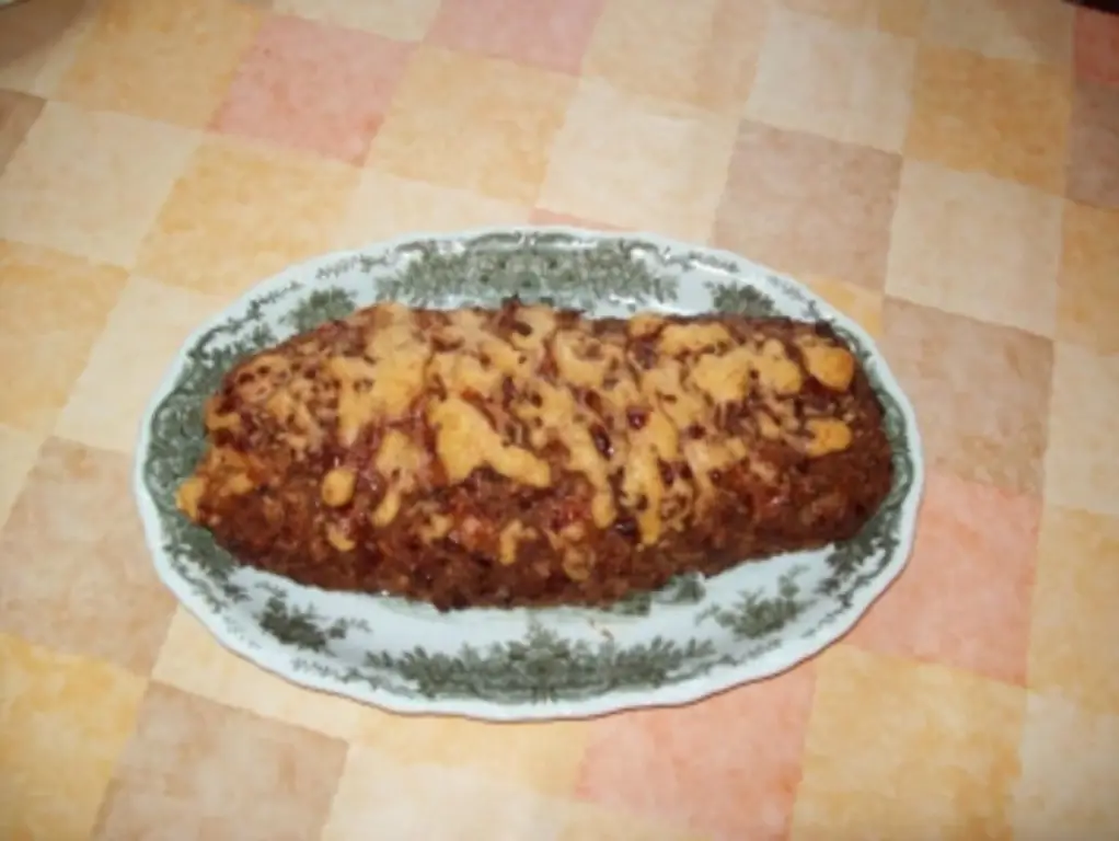 Мясной рулет со смешанным фаршем и вчерашними булочками