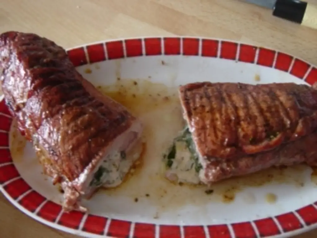 Жареная свиная корейка с начинкой