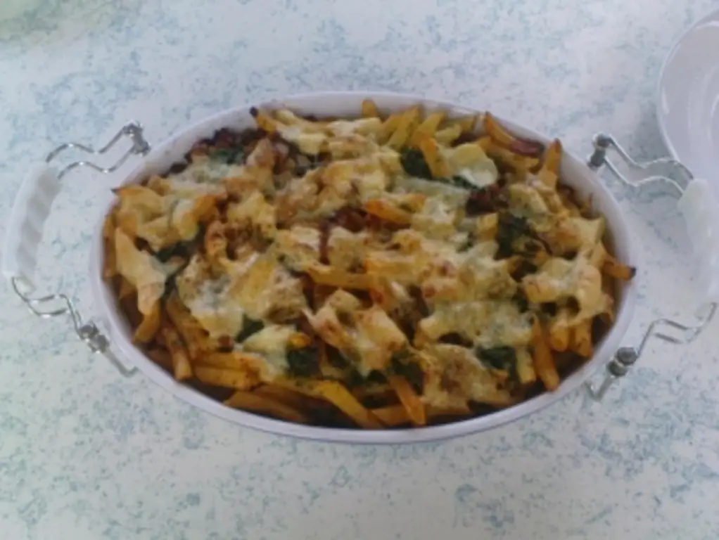 Запеканка из макарон с ветчиной, грибами и спаржей