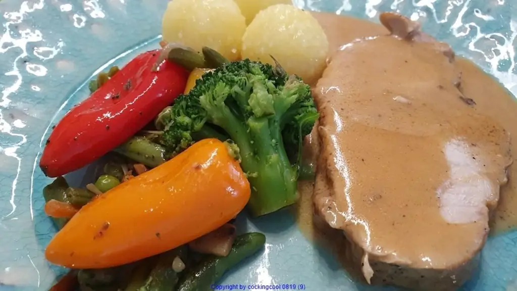 Lummerroast с жареными овощами и мини-клецками