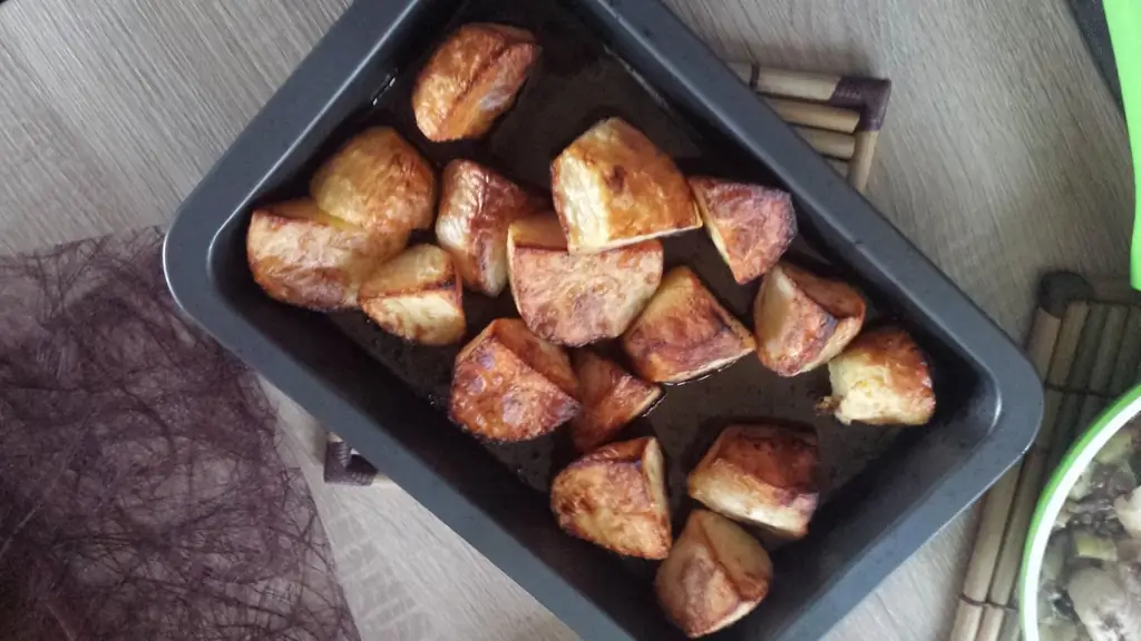 Картофель в духовке с рассыпчатым картофелем и маслом (при необходимости больше)
