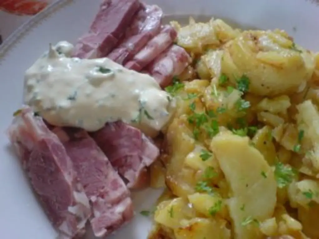 Жареный картофель с желе и соусом ремулад