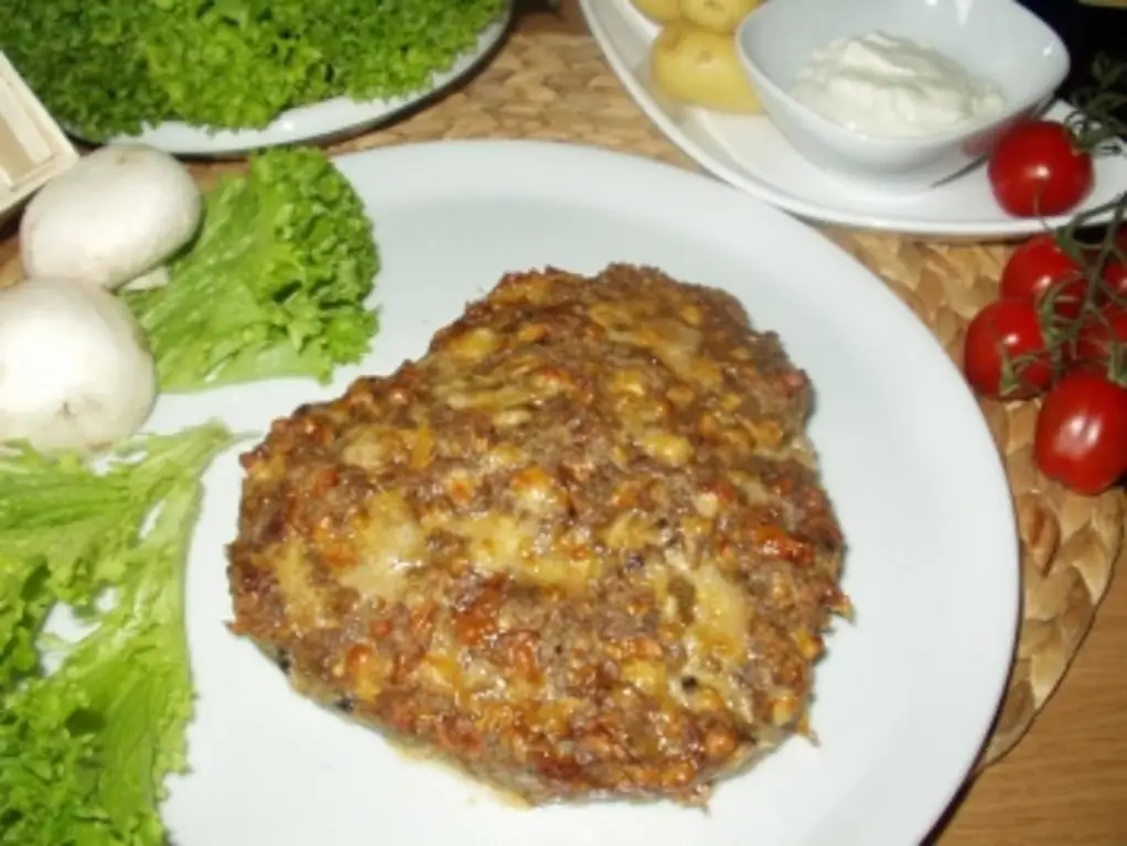 Мясной рулет в коробке, запеченный в форме сердца сегодня ко Дню святого Валентина