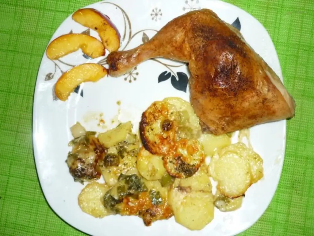 Куриные голени, запеченные на картофеле