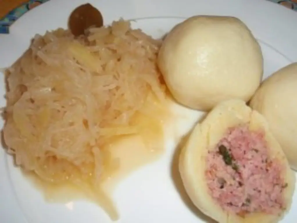 Knödel: Картофельные клецки с колбасной начинкой