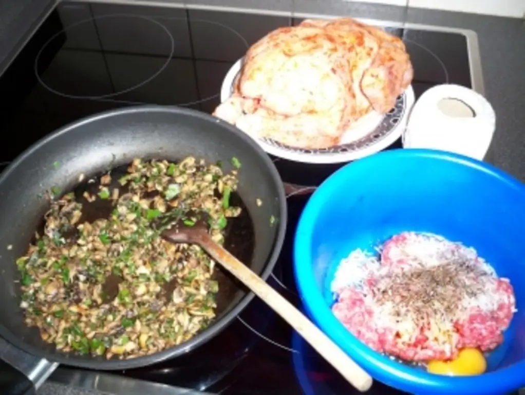 Курица при низкой температуре с грибной начинкой