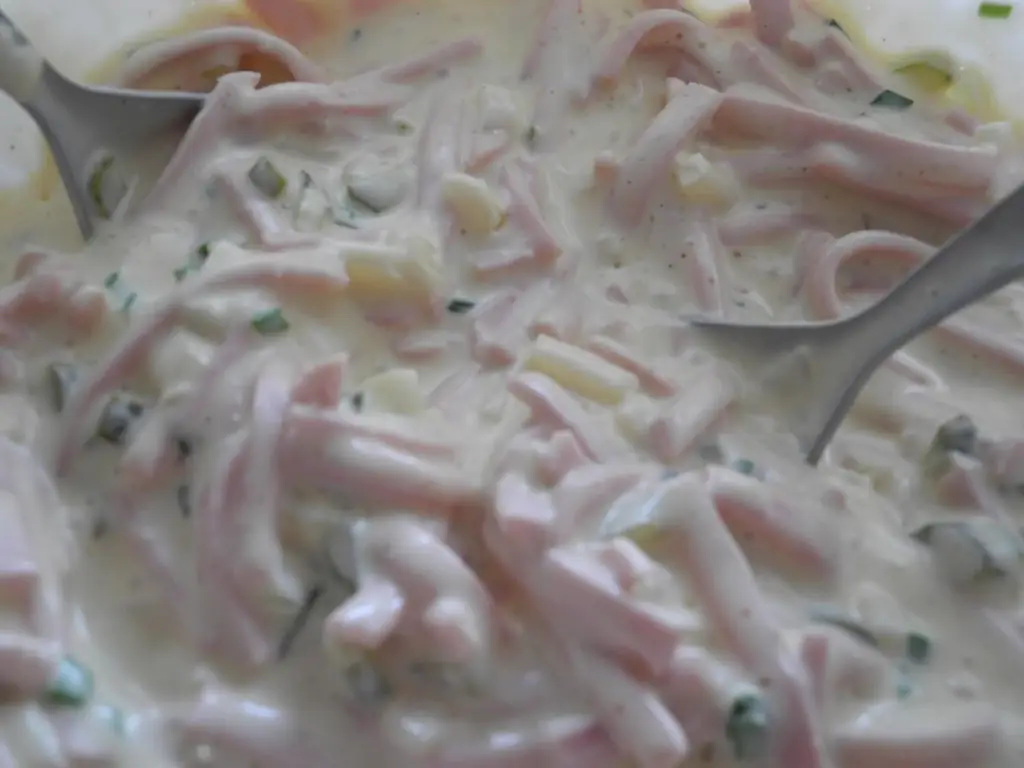 Не покупайте мясной салат, приготовьте его сами
