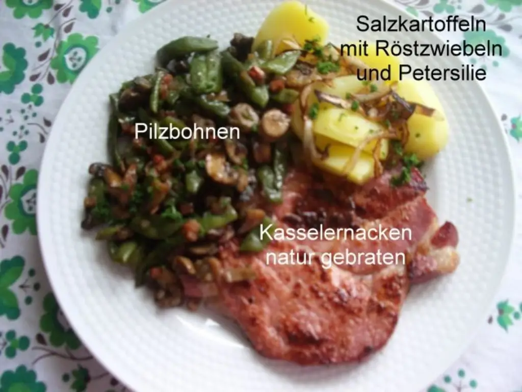 Грибная фасоль как гарнир к запеканке со стейком и картофелем