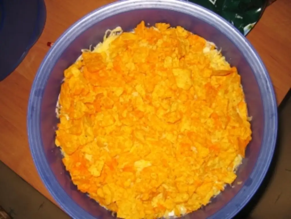 Слоеный салат с мясным фаршем и тако