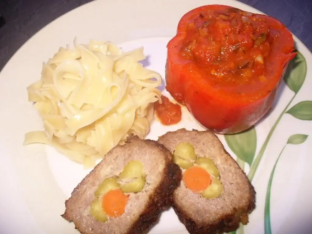 Тальятелле, томатный соус на мясном рулете с начинкой