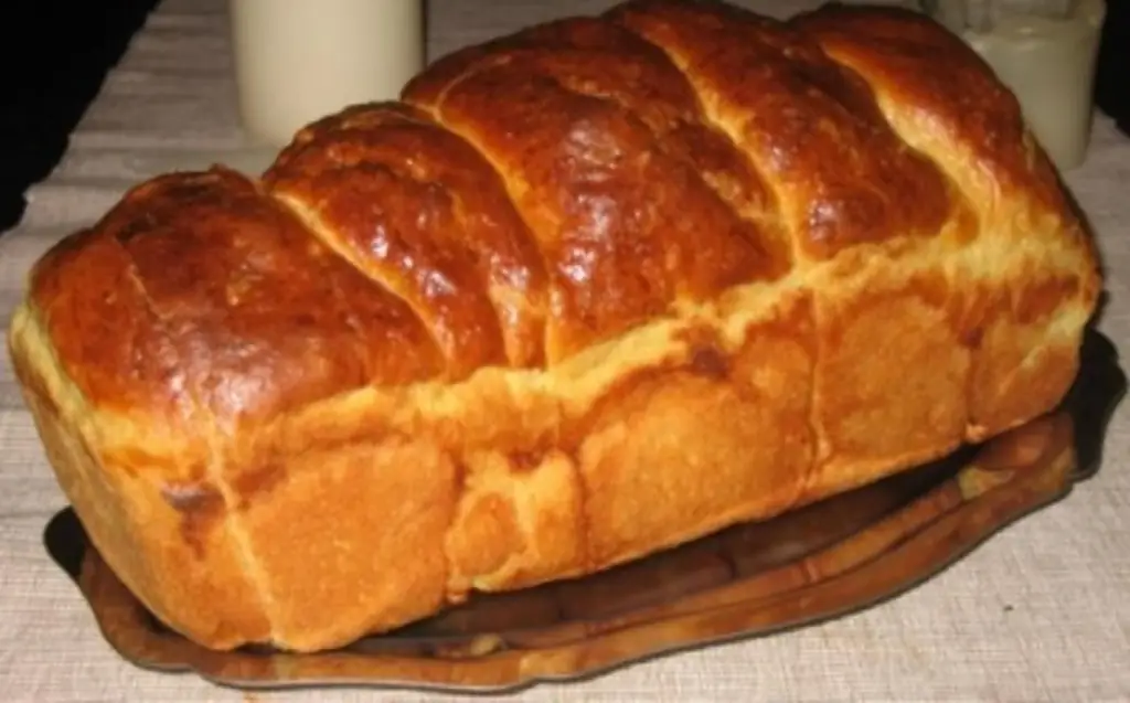 Бриошь из муки и свежих дрожжей