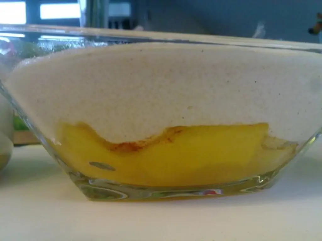 Домашняя манная каша с яблоком