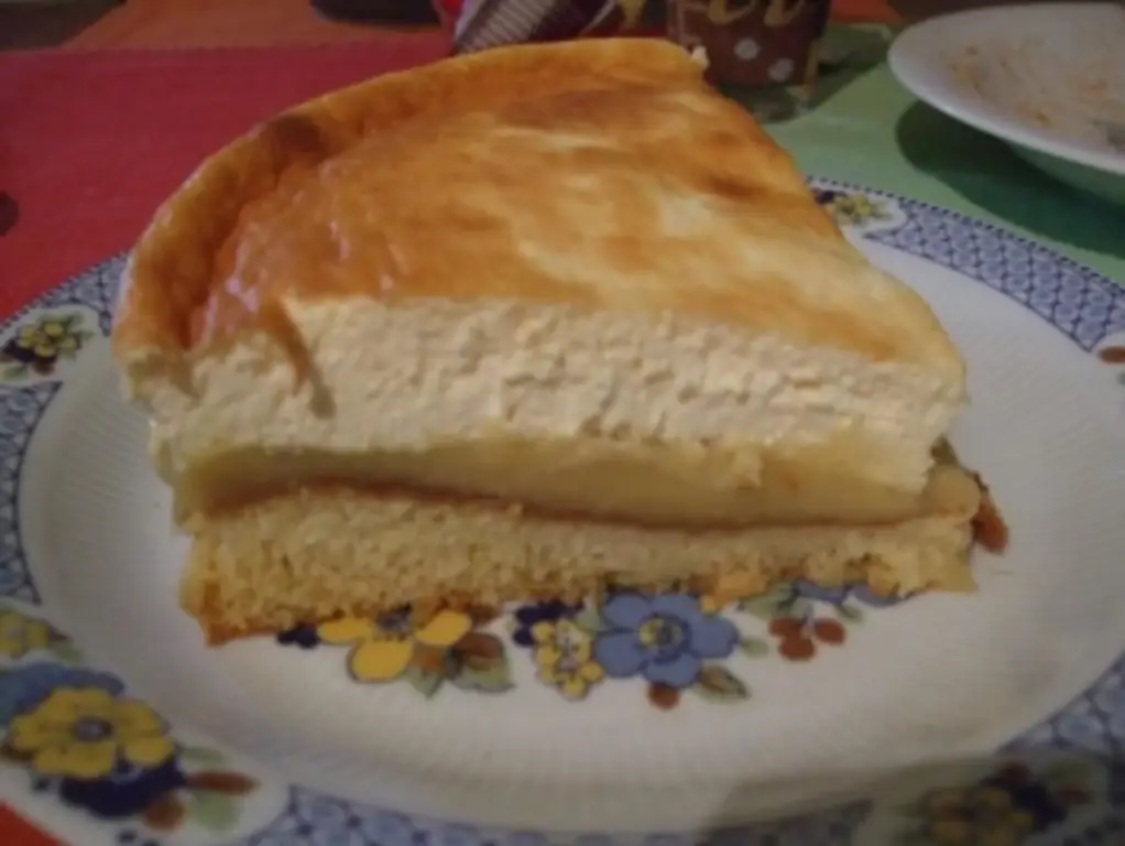 Торт с яблочным соусом и сметанной начинкой