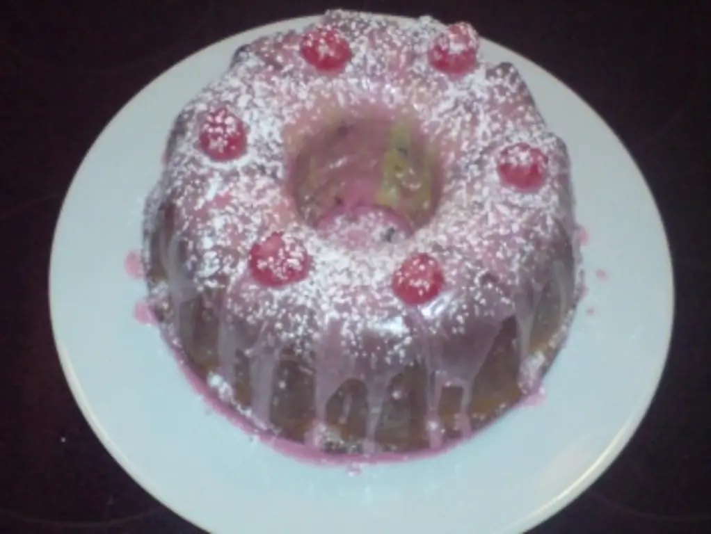 Вишня с чашечками