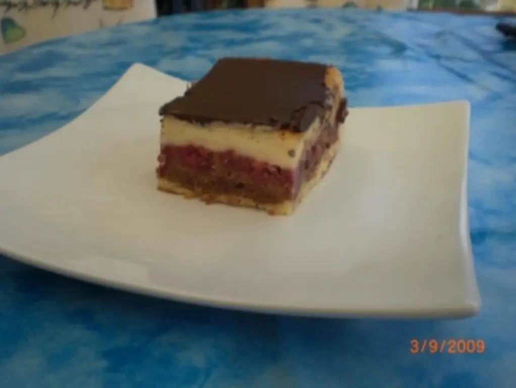 Donauwellenkuchen длиной 40 см, шириной 28 см и высотой 6 см и маслом