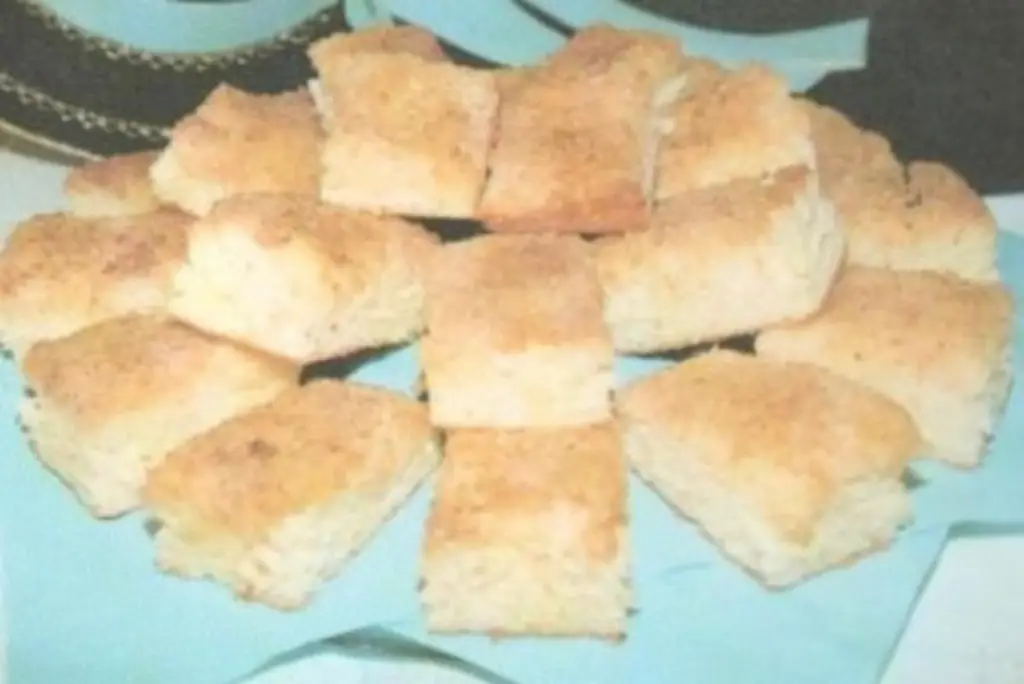 Ломтики пахты с яйцами и сахаром