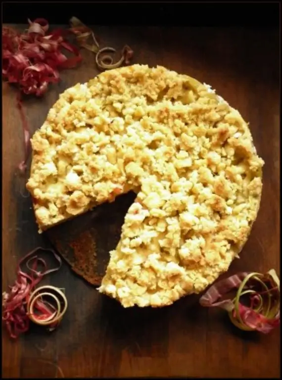 Торт из ревеня с крошками