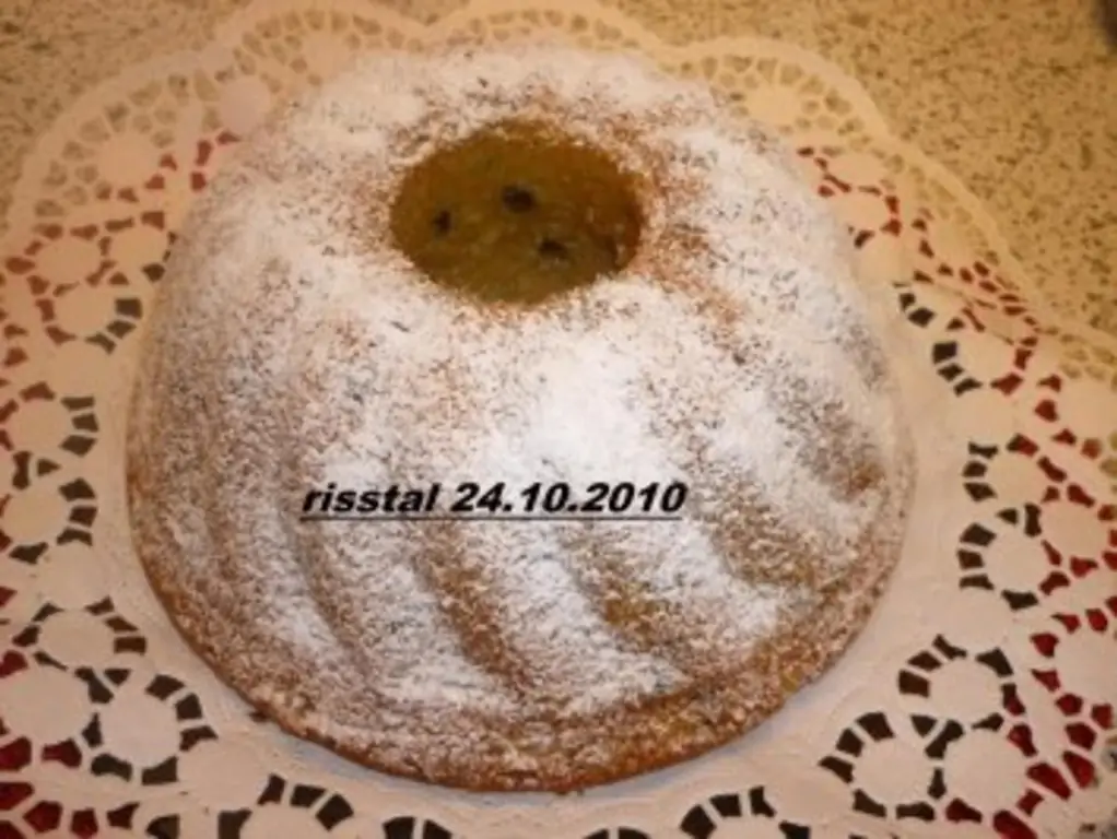 Яблочный пирог с маслом или маргарином и сахаром