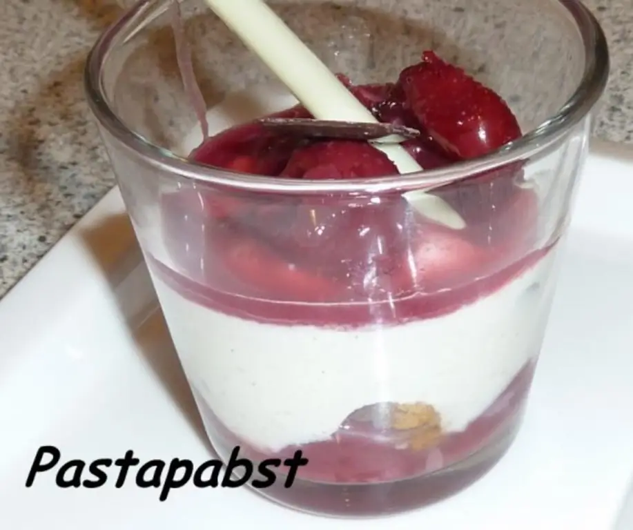 Вишня с марципаном и кремом из маскарпоне