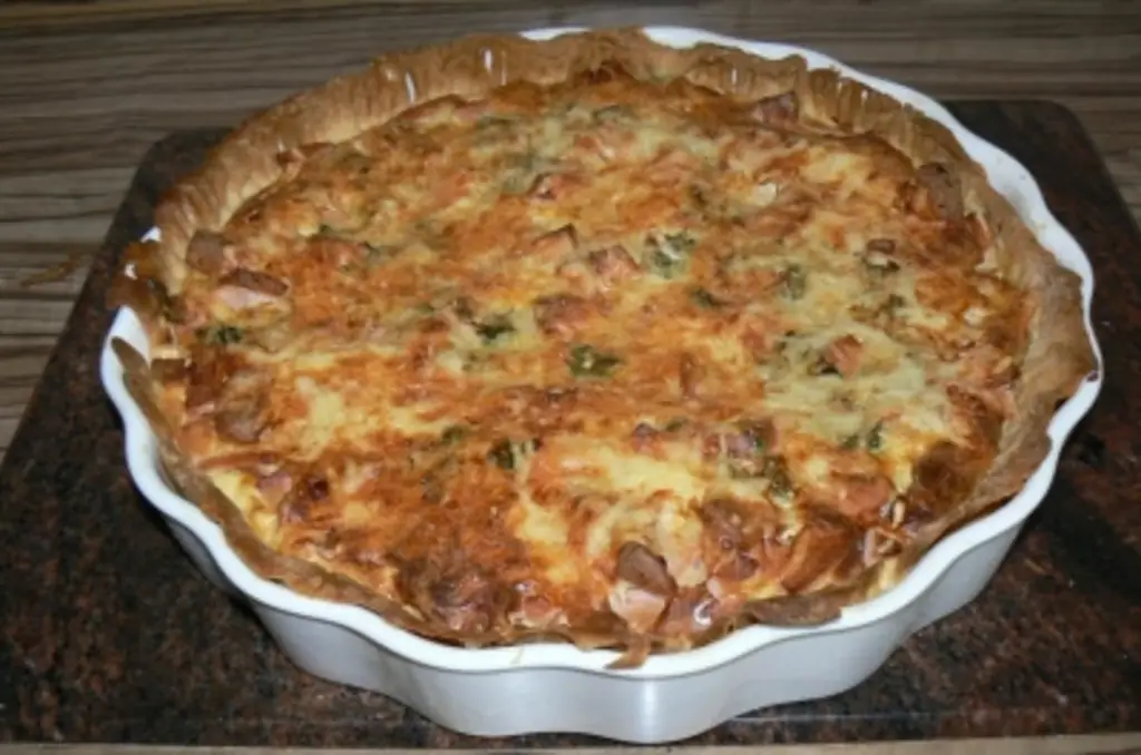 Lyonerkuchen с Lyoner и вяленым мясом