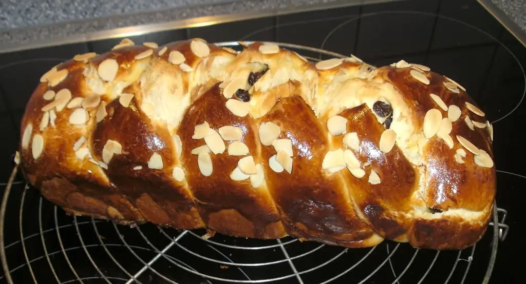Мелкая дрожжевая коса