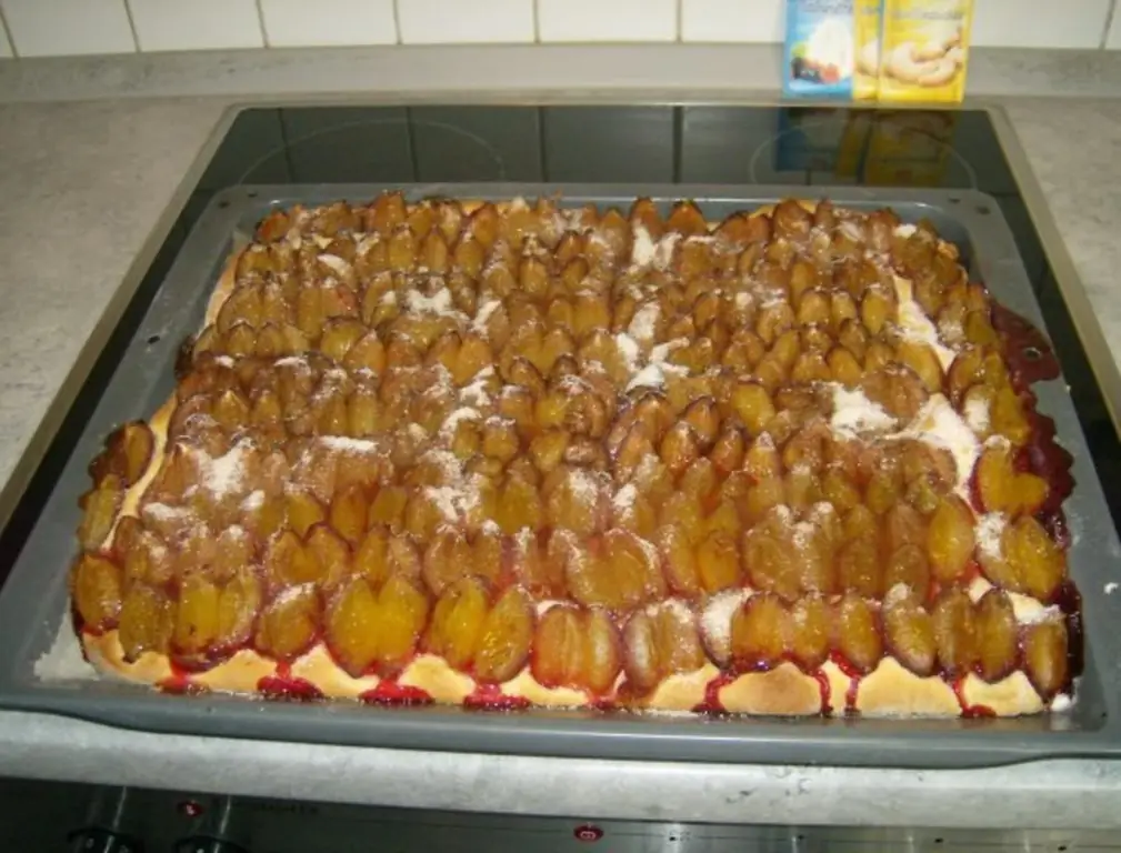 Сливовый пирог с утиными яйцами