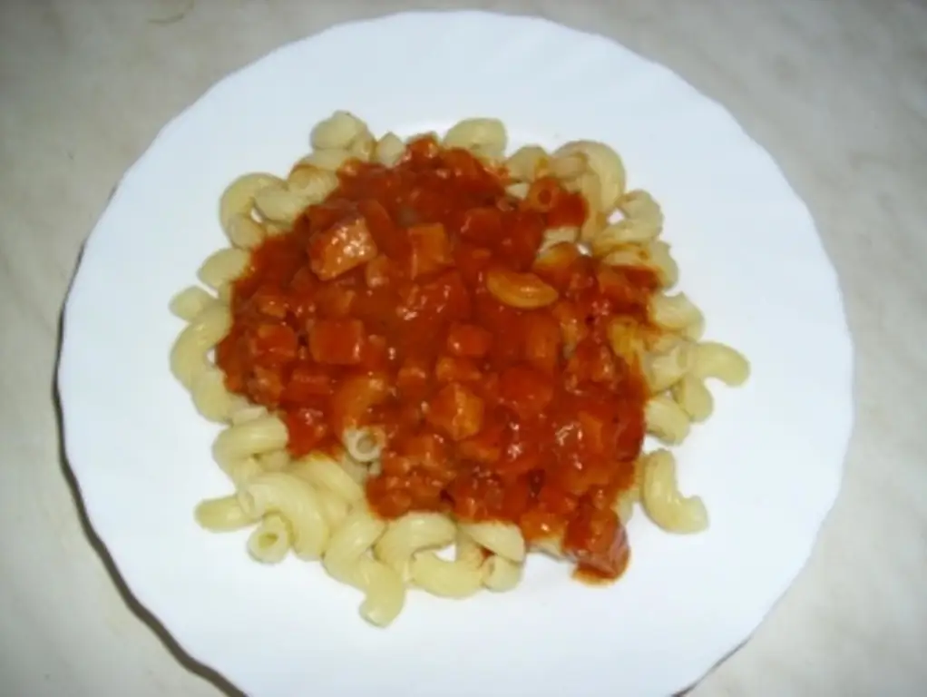 Паста с вкуснейшим красным соусом