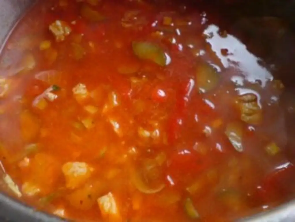 Солянка с колбасой и/или мясными остатками