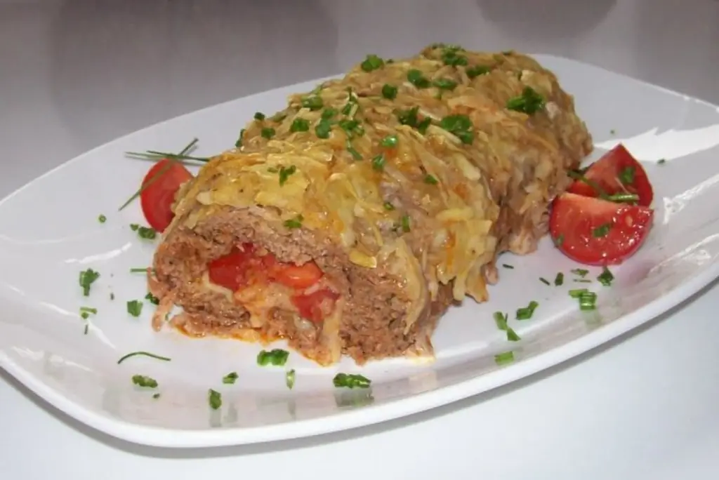 Рулет из мяса с картофелем